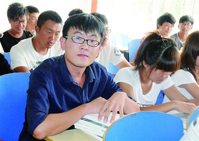 211大学毕业高材生重新高考 到技校学技术(图
